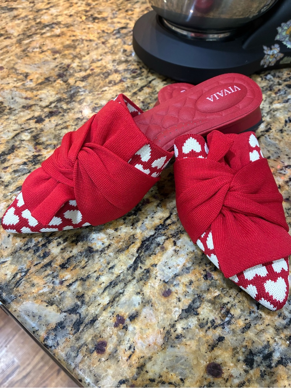 Vivian size 5 Red Knotted Heart-Print Mules